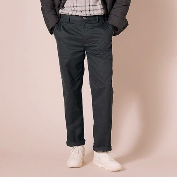 NWOT, CHINO PANT CLASSIC FIT STRAIGHT LEG NATURALLY WRINKLE-RESISTANT - Picture 2 of 16